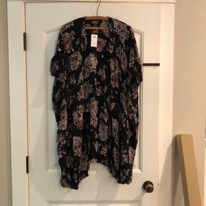 NWT Angie flower kimono